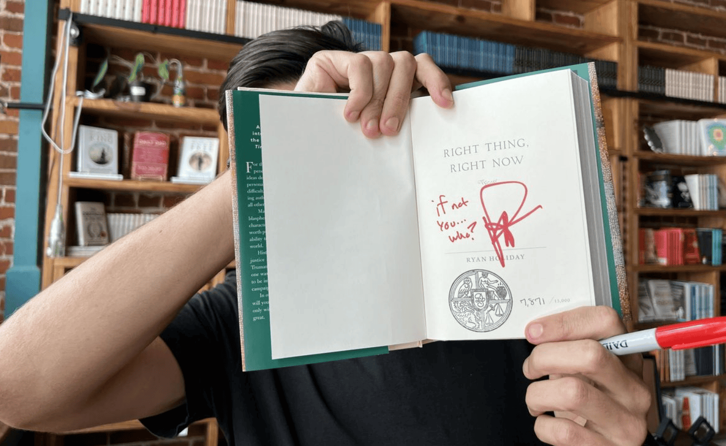 8 thói quen đọc sách tôi học được từ Ryan Holiday -