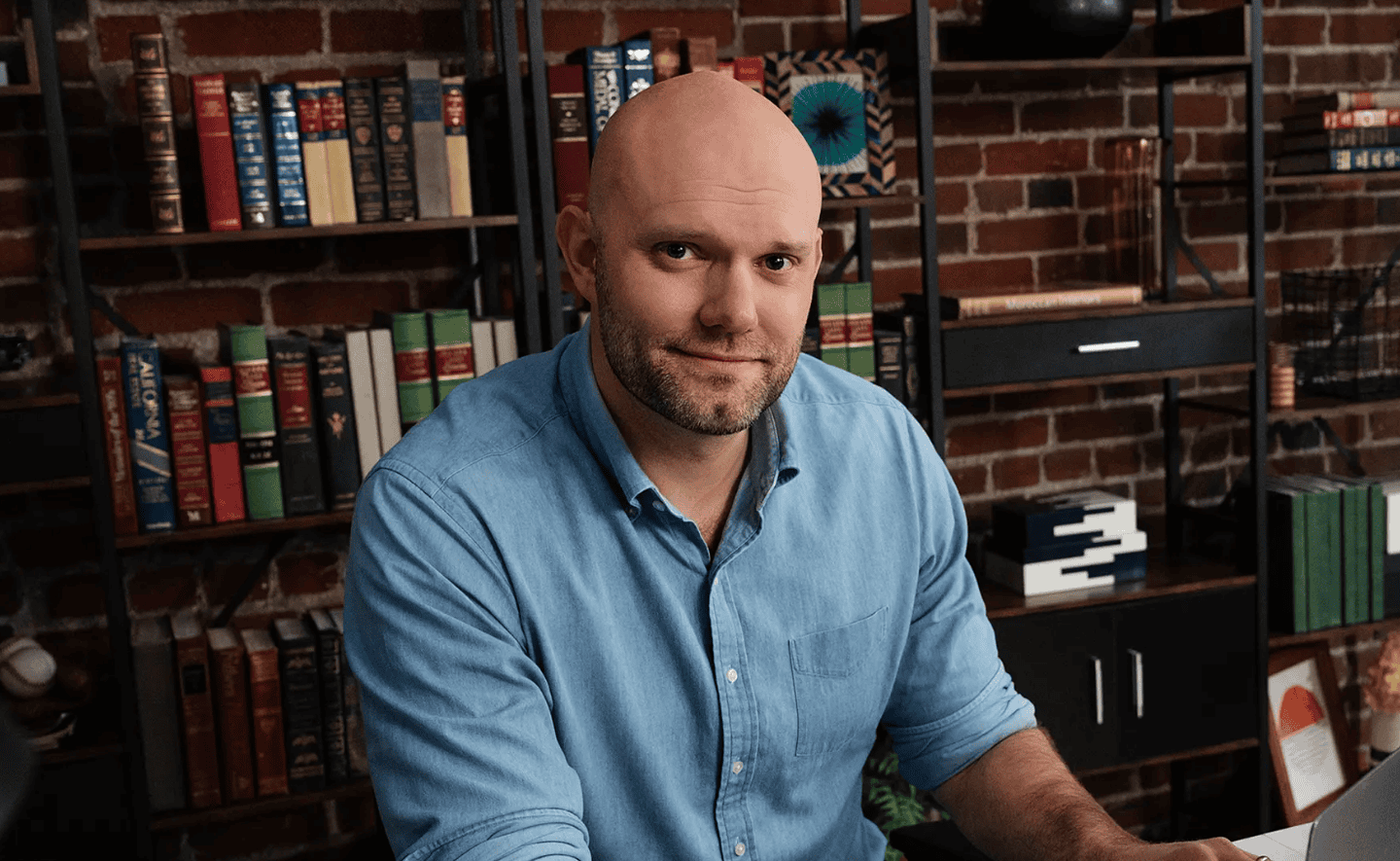 20 cuốn sách James Clear (tác giả Atomic Habits) khuyên đọc sẽ hỗ trợ bạn phát triển bản thân trong năm mới