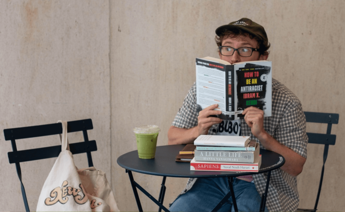 Tranh cãi đàn ông đọc tiểu thuyết ít hơn phụ nữ