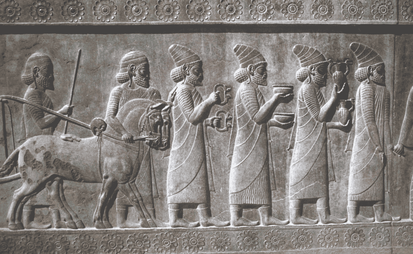 Luận về biếu tặng - Từ quà tặng đến trật tự xã hội