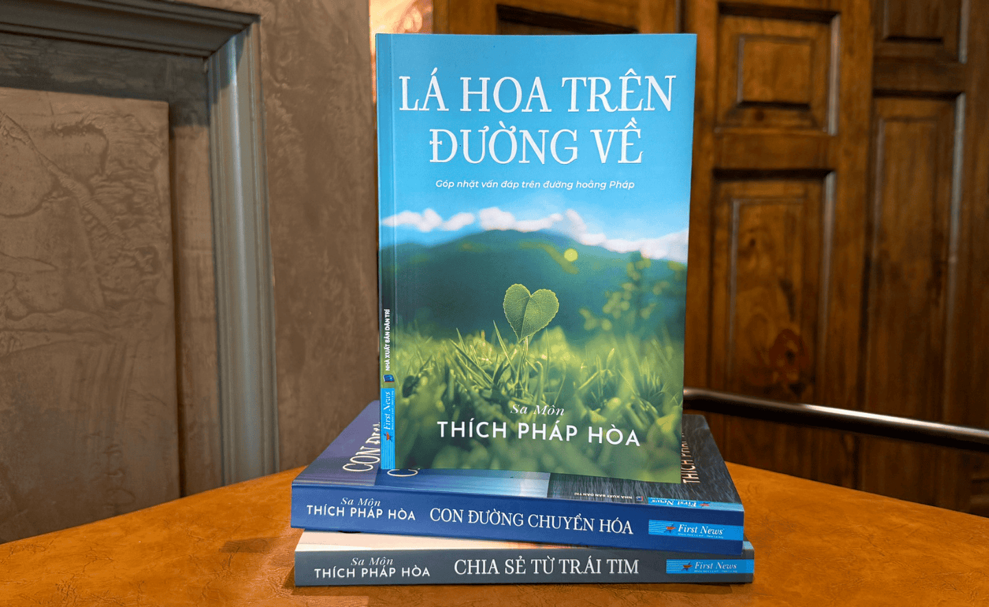 ‘Lá hoa trên đường về’ - Những vấn đáp mở lối tỉnh thức giữa đời sống hiện đại