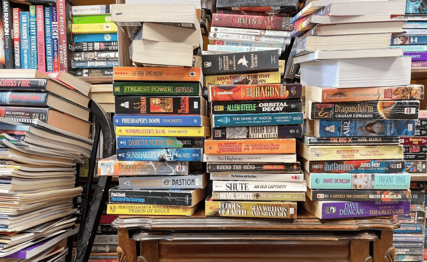 Ngày tàn của sách bìa mềm bỏ túi?