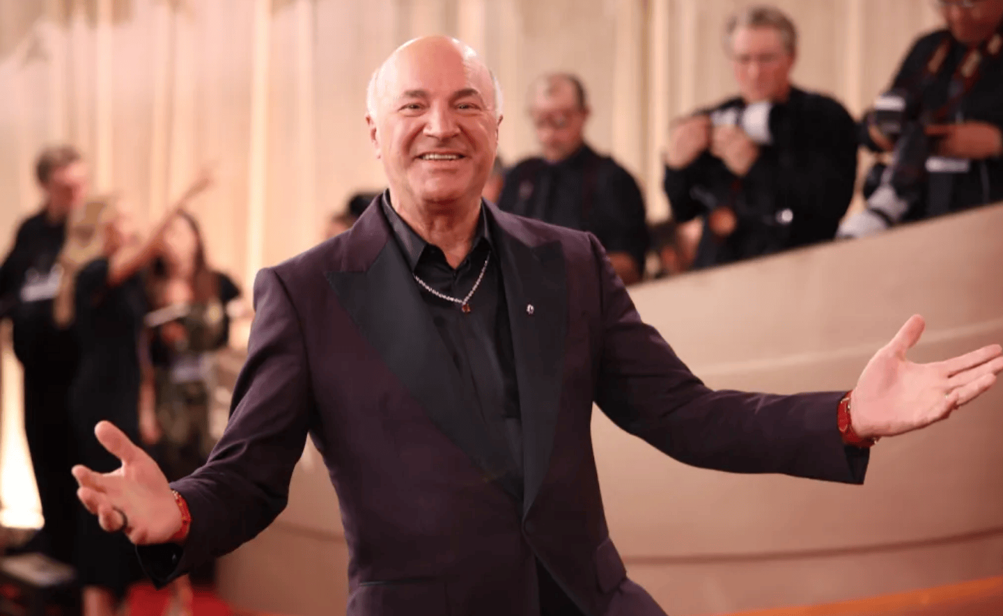 Nhà đầu tư nổi tiếng trong Shark Tank gây tranh luận khi chỉ trích một xu hướng tìm việc của Gen Z