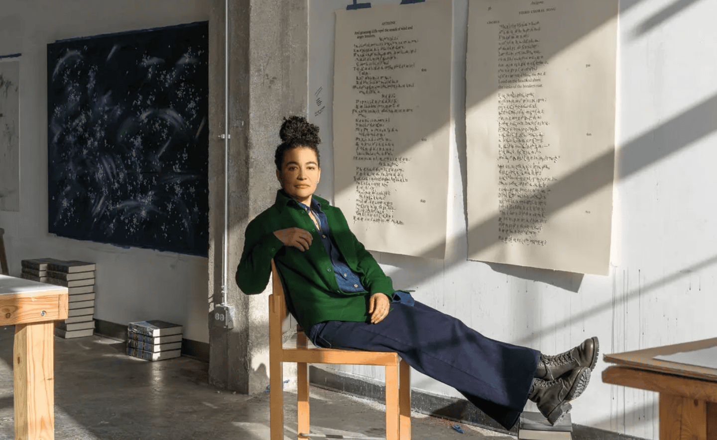 Một nghệ sĩ chép tay toàn bộ 900 trang tiểu thuyết kinh điển 