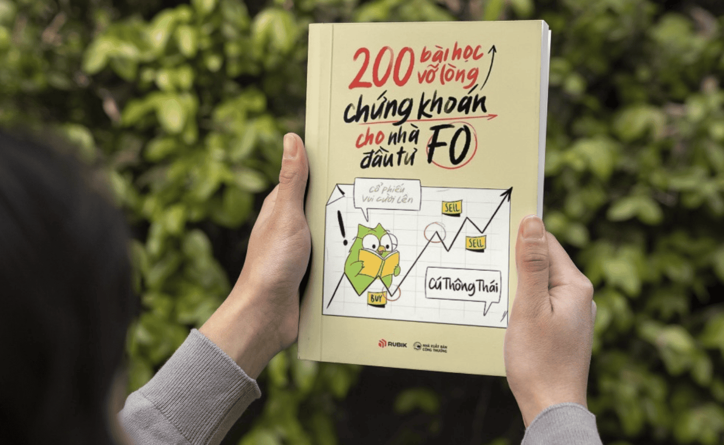 Cú thông thái và 200 bài học vỡ lòng chứng khoán cho nhà đầu tư F0: Tư vấn đầu tư chứng khoàn kiêm luôn tư vấn hạnh phúc gia đình!