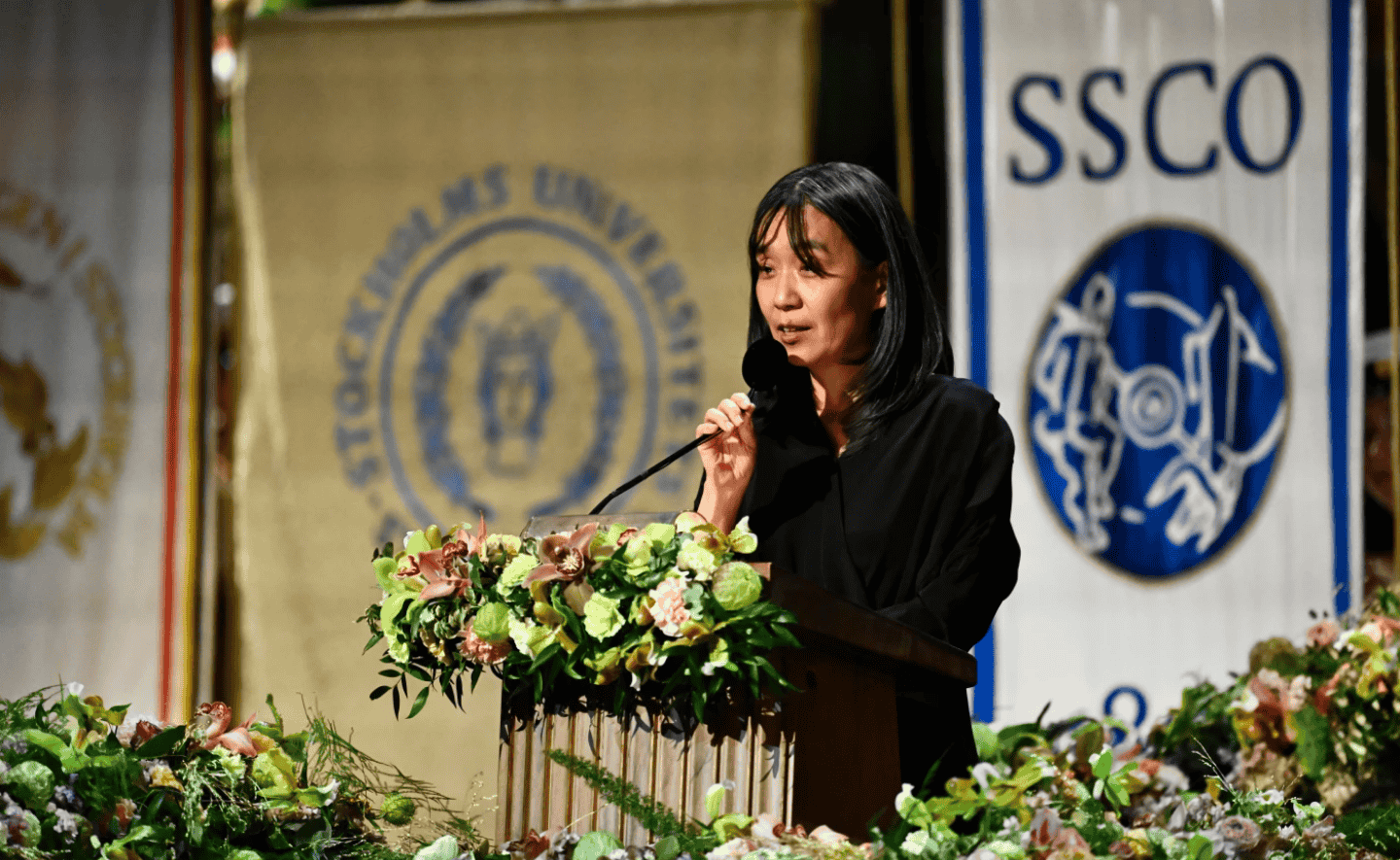 Các nhà phê bình sách Mỹ vinh danh nhà văn đoạt Nobel và tiểu thuyết gia Hàn Quốc Han Kang