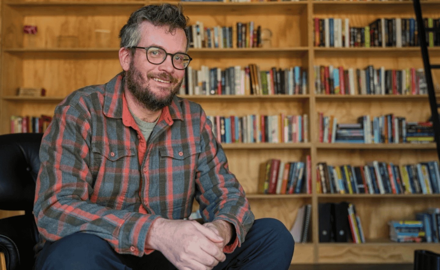 John Green lần đầu ra mắt tiểu thuyết cho người trưởng thành sau gần một thập kỷ