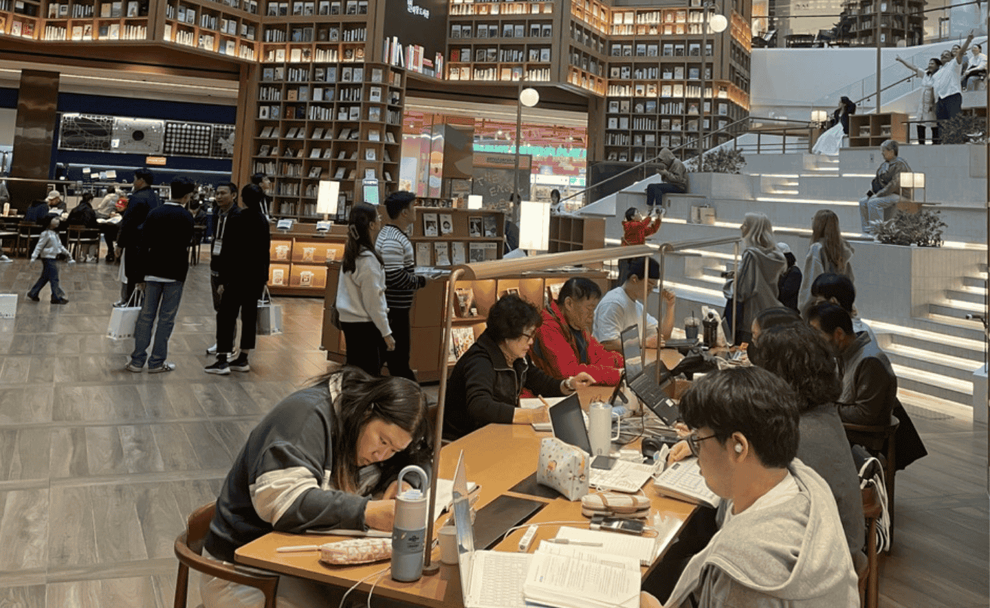 Khi người Hàn đầu tư công nghiệp văn hóa - Cách Hàn Quốc tạo ra làn sóng Hallyu có ảnh hưởng toàn cầu