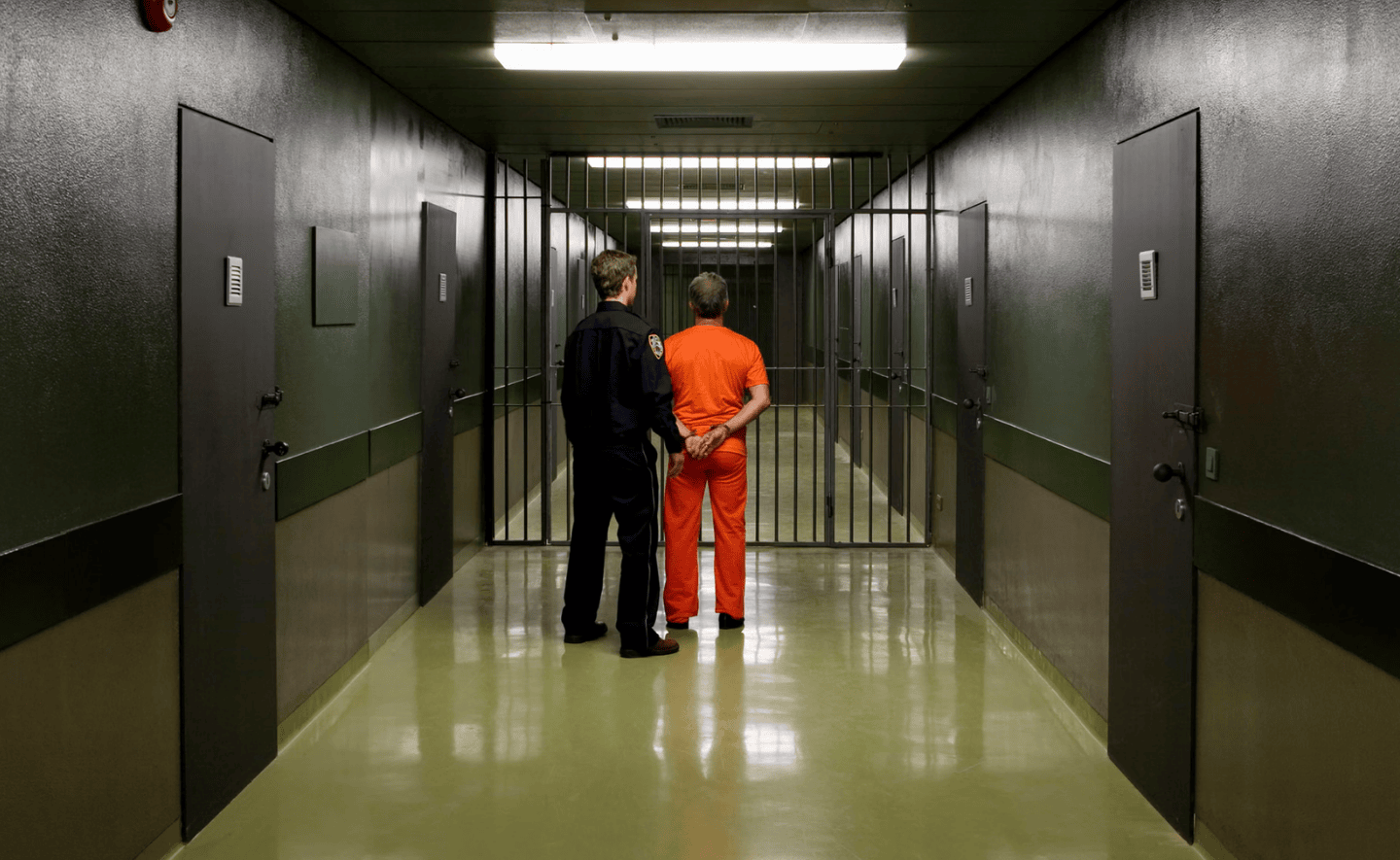 Tội phạm là do bẩm sinh hay hoàn cảnh?