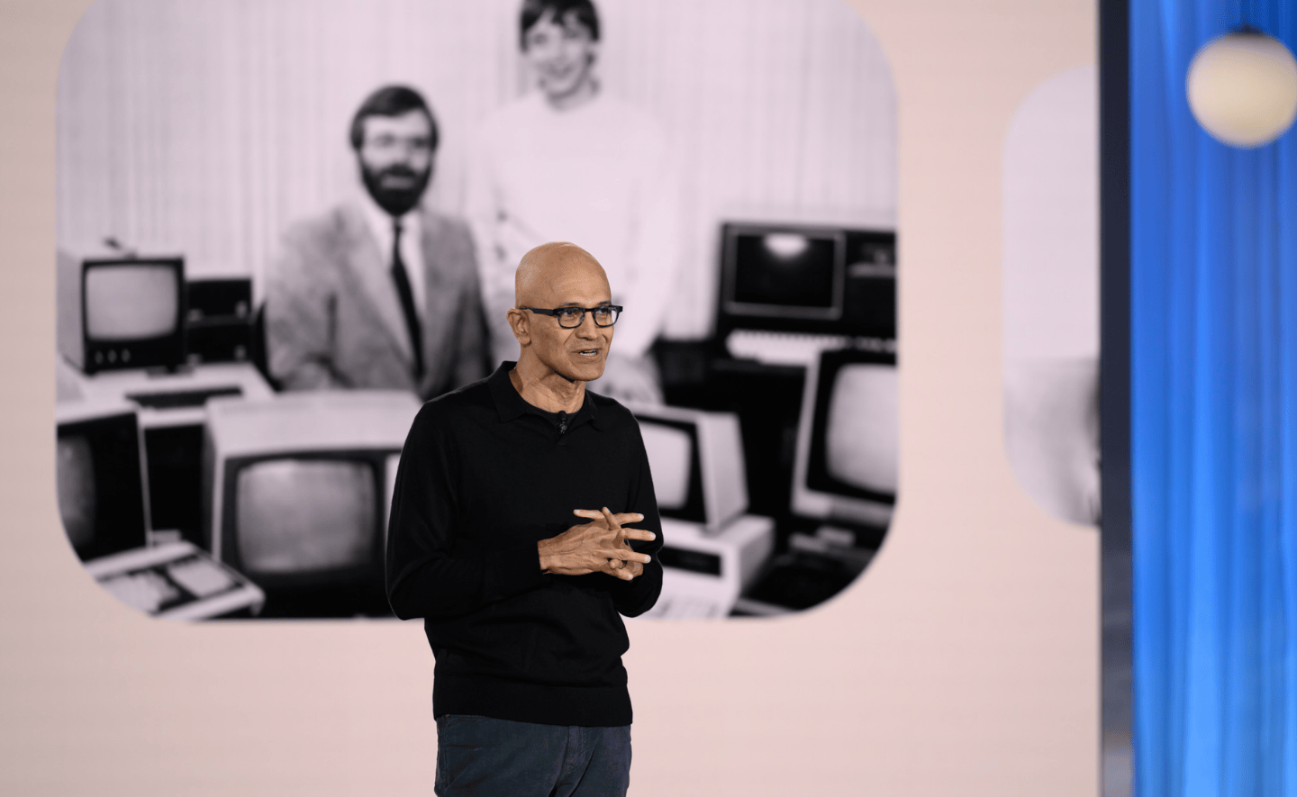 50 năm của gã khổng lồ công nghệ Microsoft: CEO Satya Nadella nhìn thấy bản thiết kế tương lai từ chính lịch sử của công ty