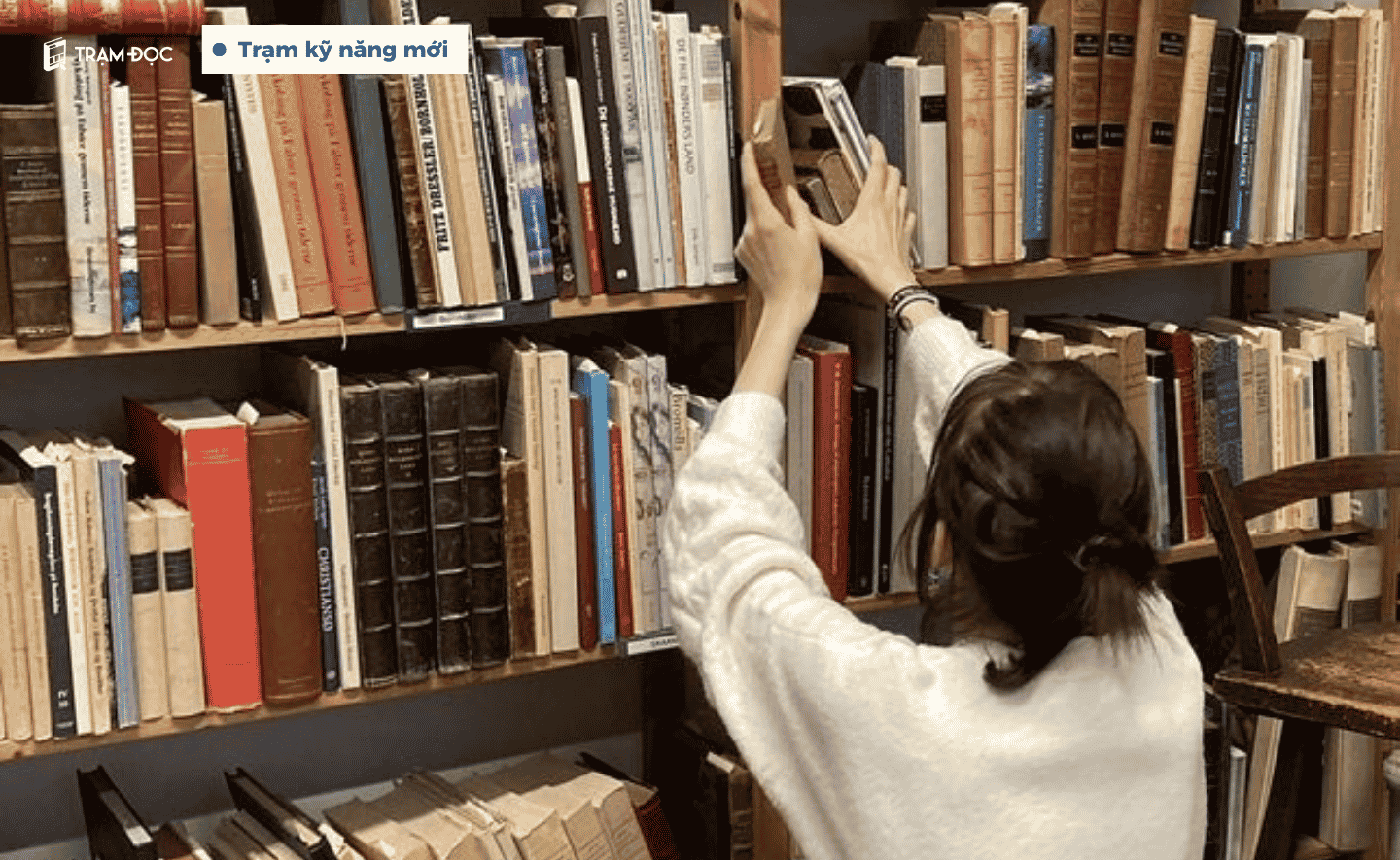 Khi việc “lưu lại để đọc sau” thay thế việc đọc: Hướng dẫn sắp xếp kho lưu trữ từ một thủ thư