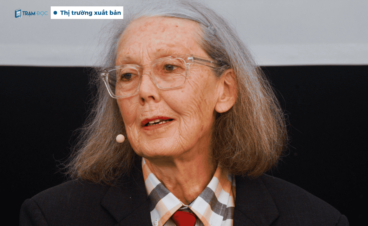 Nobel Văn học 2026 thuộc về Anne Carson - nhà thơ, nhà tiểu luận và học giả kinh điển người Canada