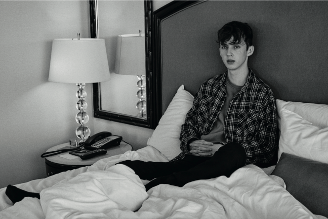 Lí do vì sao bạn nên yêu một anh chàng ít nói