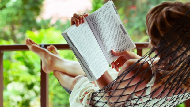 Tâm trạng ủ rũ vì còn vương vấn Tết: Hãy thư giãn bằng những cuốn sách này