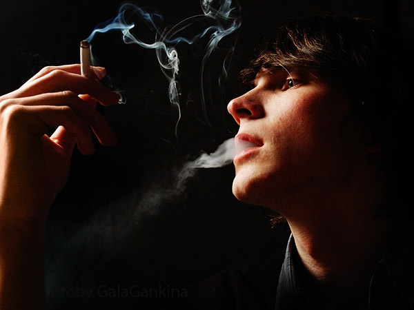 Không cần hút chích, chúng ta vốn đã là kẻ nghiện