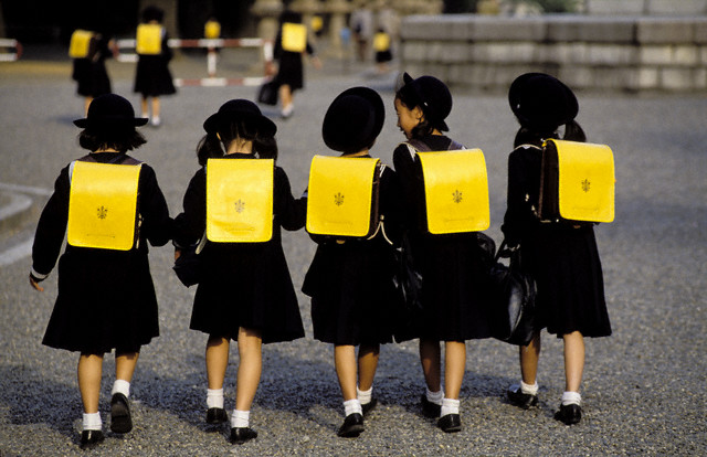 Vì sao phương pháp dạy con của cha mẹ Nhật khiến cả thế giới “ngả mũ kính phục”: Hãy đọc 5 cuốn sách này để có được câu trả lời tháo đáo
