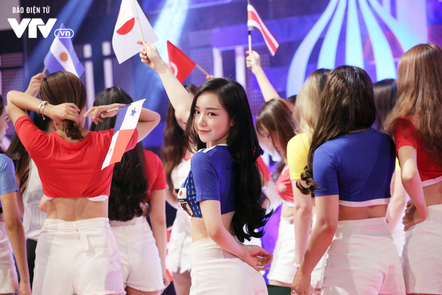 Đến bao giờ VTV mới ngừng sử dụng các hot girl trên sóng truyền hình để bình luận bóng đá?