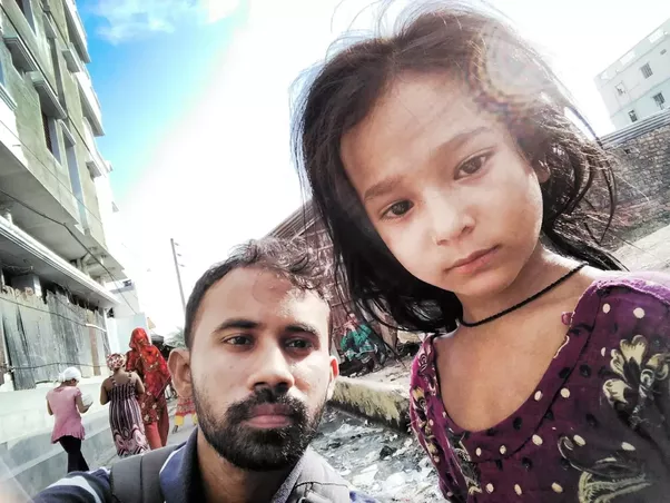 Con không thể chỉ biết tiết kiệm tiền bạc cho tương lai mỗi bản thân mình được