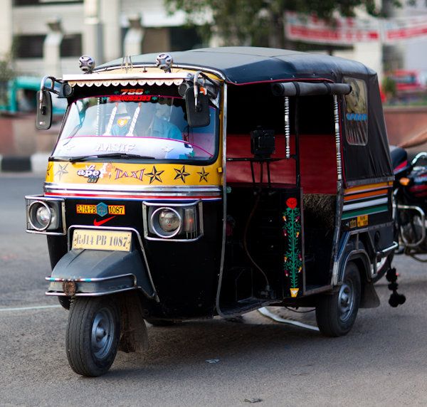 Cho tài xế taxi 100 rupee để anh ta không chở người yêu tôi về: Đây là việc đáng làm nhất khi tôi yêu cô ấy