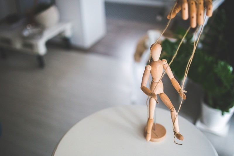 Tốt bụng hay độc ác: Ranh giới nào giữa thuyết phục và thao túng?