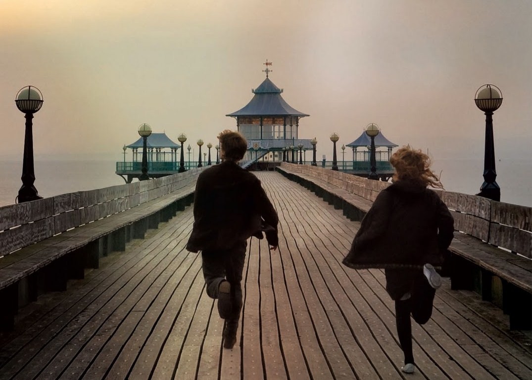 Mãi đừng xa tôi và bi kịch của những đứa trẻ sinh ra để chết