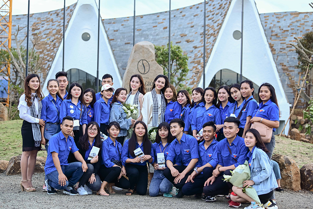 Á hậu Phương Nga, Hoàng My giao lưu với sinh viên tại Bảo tàng thế giới cà phê