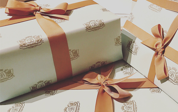 Có nên quan trọng vấn đề quà cáp trong các dịp lễ?