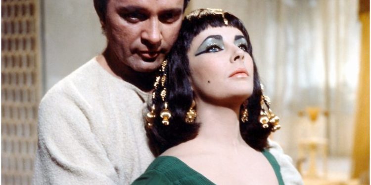 Viết tiểu thuyết lịch sử để làm gì?