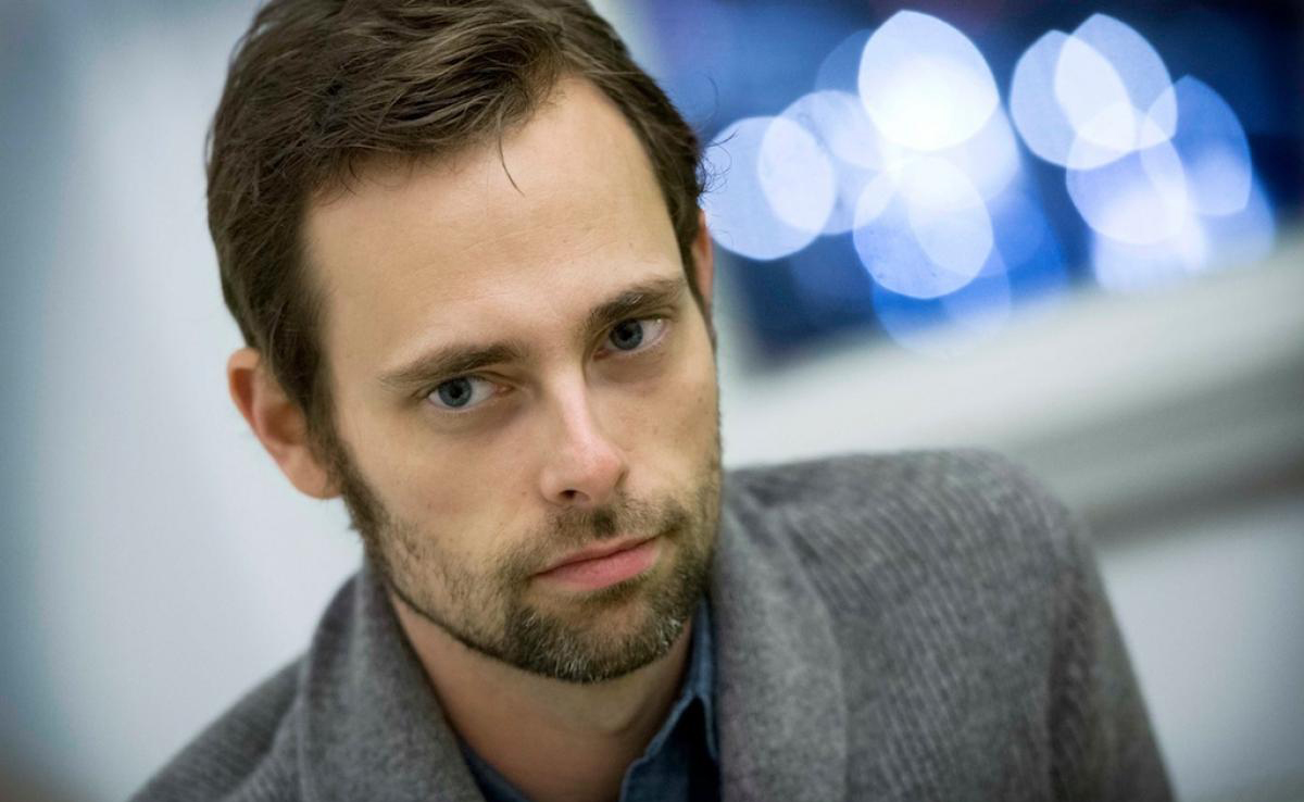 Ransom Riggs: Từ Những Bức Ảnh Cổ Điển Viết Nên Câu Chuyện Về ‘Trại Trẻ Đặc Biệt Của Cô Peregrine’