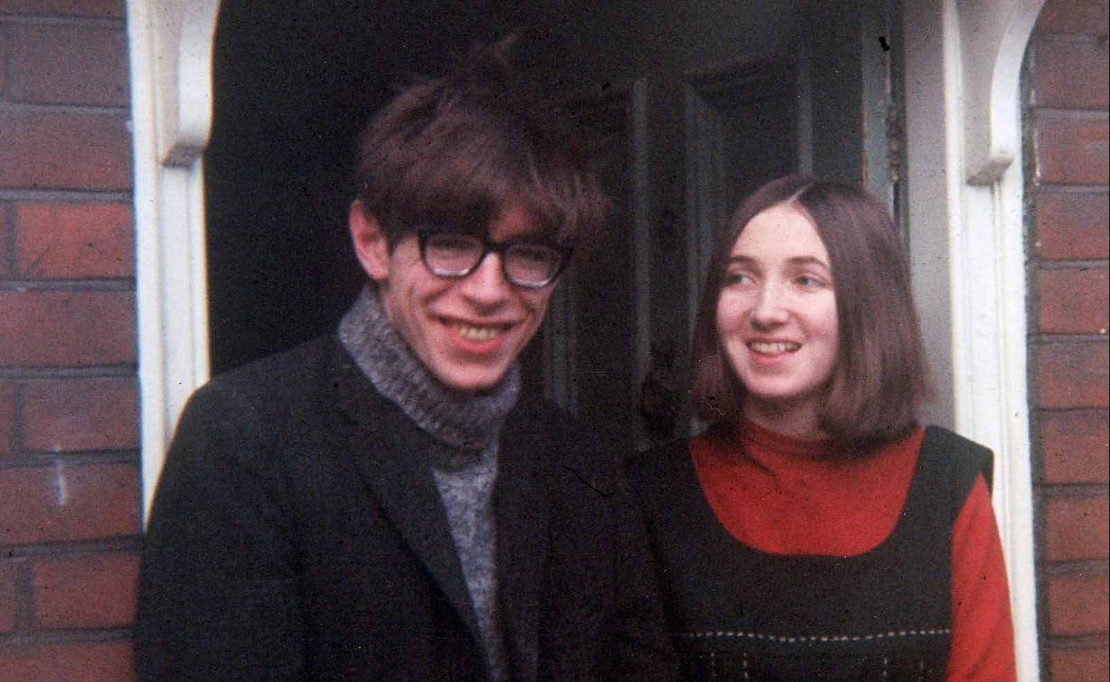 Hành Trình Đến Vô Cực: Dù không bên nhau dưới danh nghĩa vợ chồng nhưng vẫn là bạn đến cuối đời