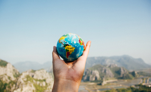 Bước ra thế giới không phải là để phủi đi những gì đã có