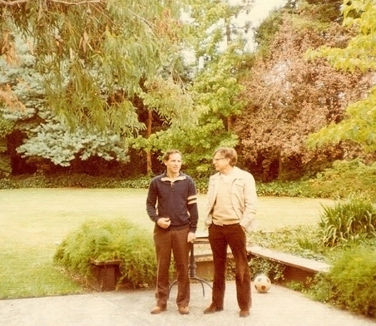 Sẵn sàng cho đi: Chuyện chưa kể về tình bạn vĩ đại đằng sau tác giả Nobel