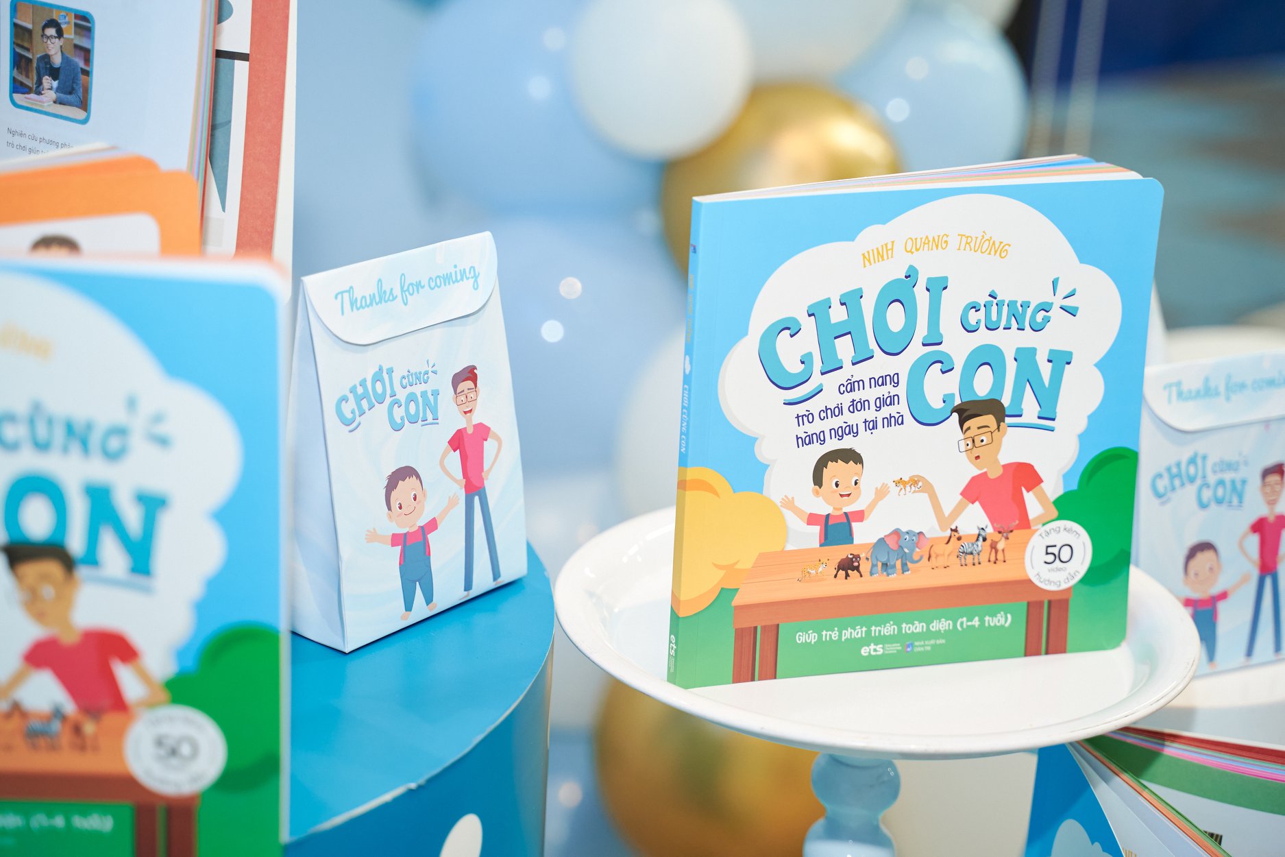 Chơi cùng con - Cẩm nang trò chơi đơn giản hàng ngày tại nhà giúp trẻ phát triển toàn diện