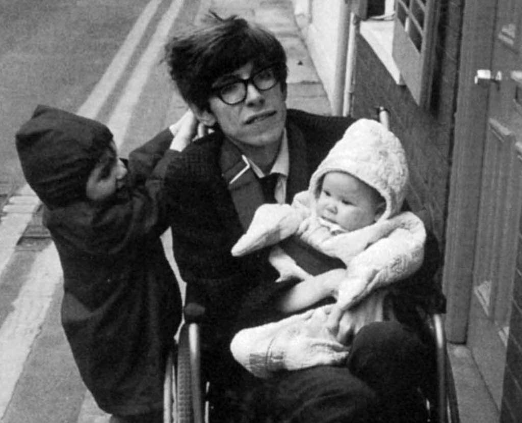 Stephen Hawking - Người đàn ông may mắn nhất Vũ trụ?