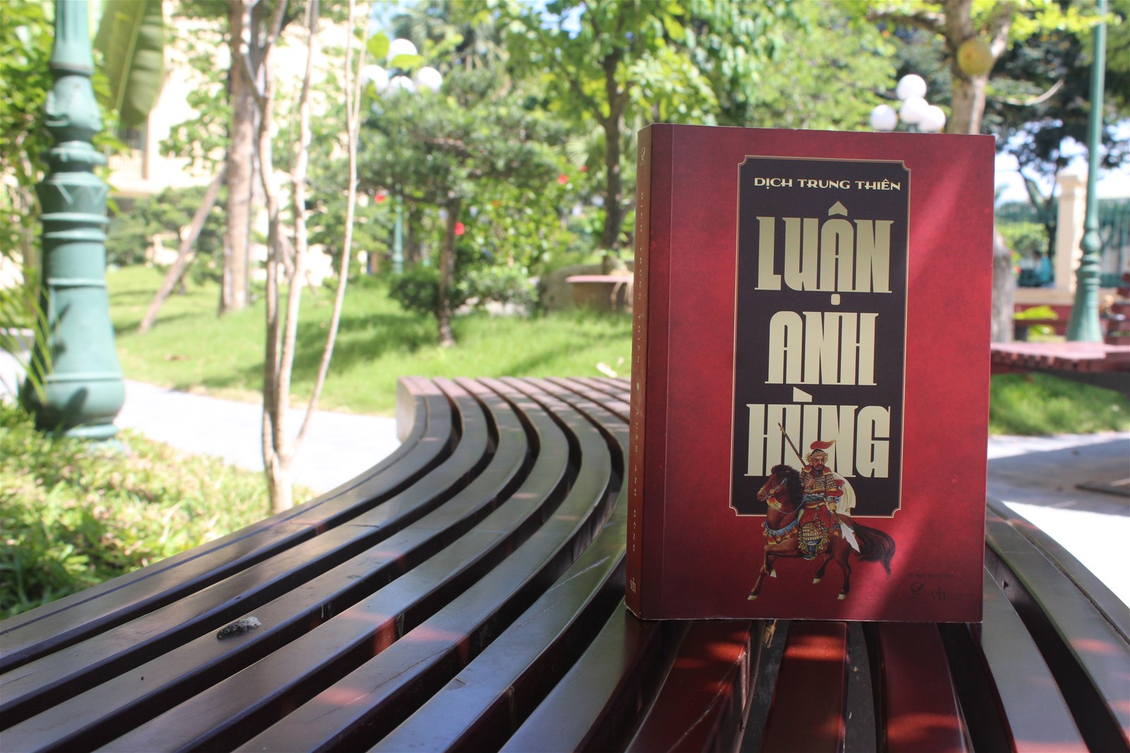 Luận anh hùng: Câu chuyện của những kẻ “ngược dòng” lịch sử