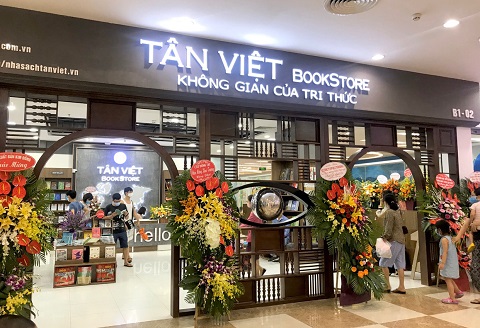 Tân Việt Bookstore- Nhà sách mang phong cách châu Âu tiếp tục khai trương tại Royal City Hà Nội