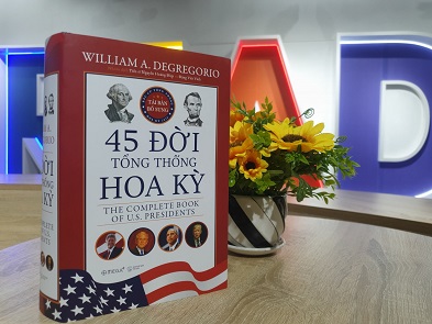 Ra mắt cuốn sách 