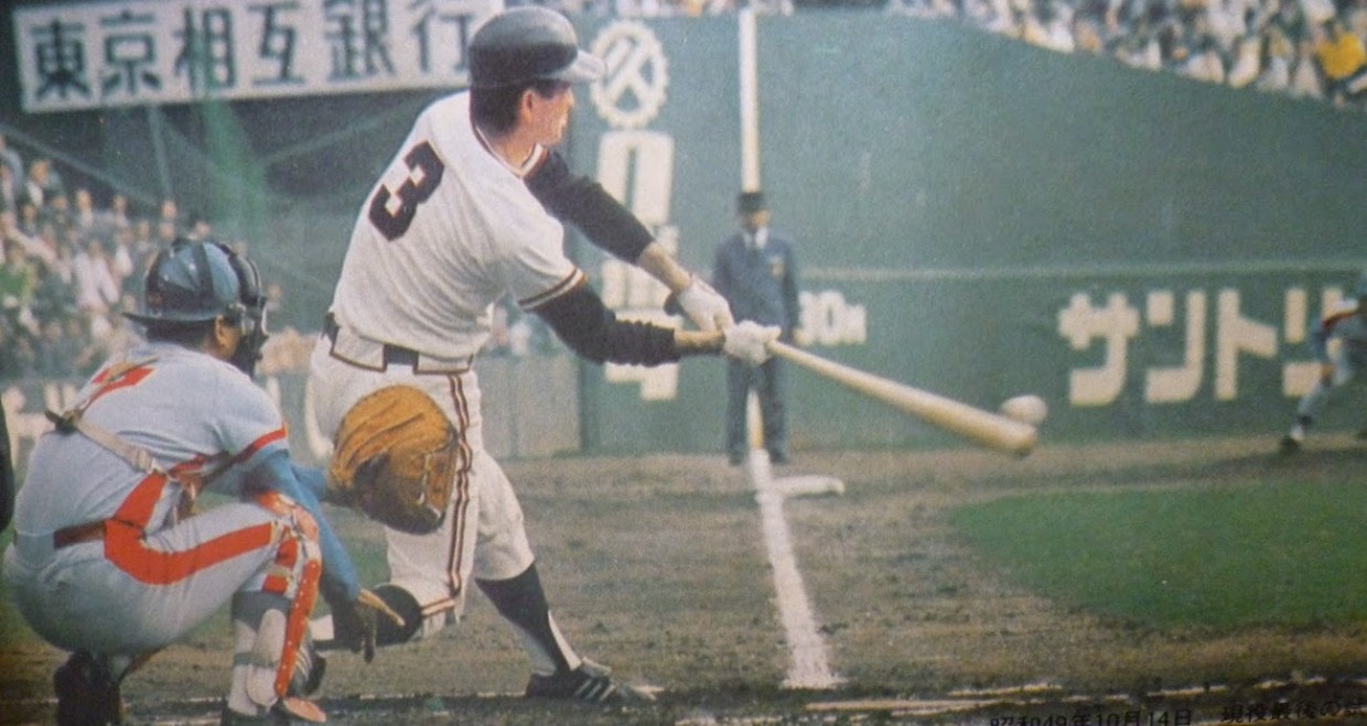 Haruki Murakami: Sự ra đời của những tiểu thuyết trên bàn ăn phòng bếp