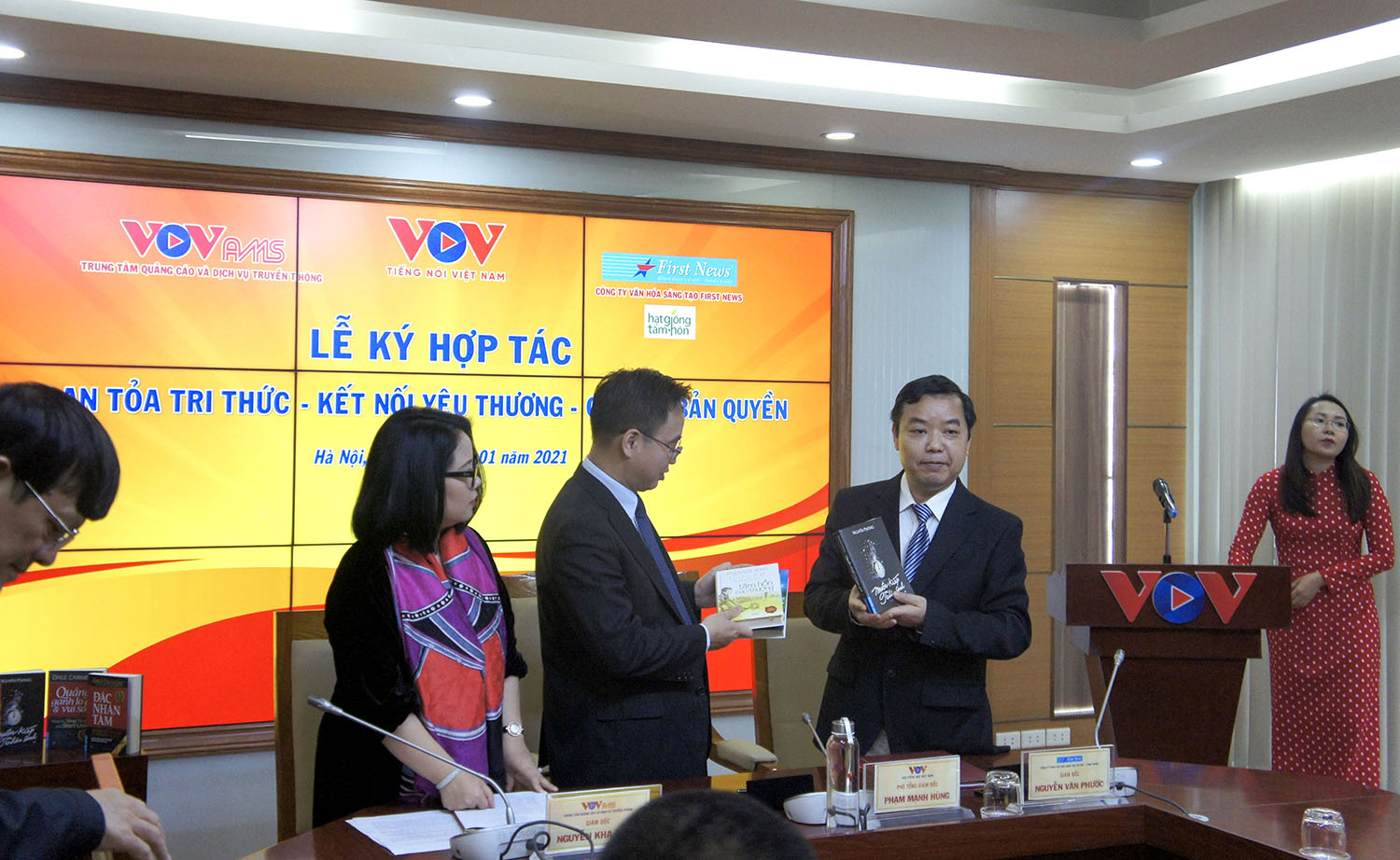 Đài Tiếng nói Việt Nam ký kết với First News - Trí Việt về hợp tác Lan tỏa tri thức - Kết nối yêu thương - Chia sẻ bản quyền