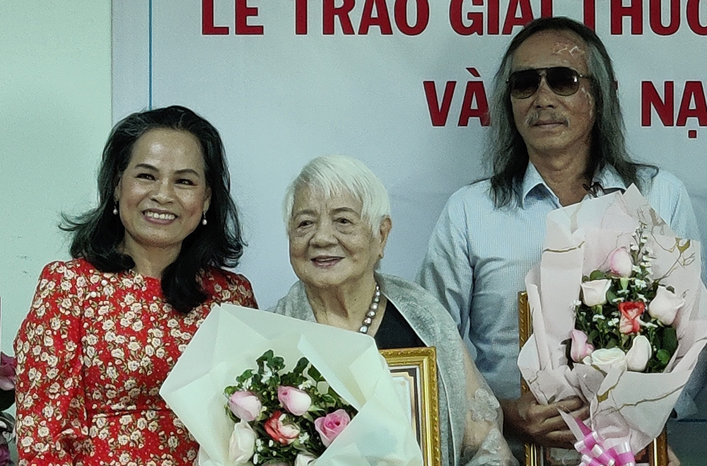 Nữ tác giả 92 tuổi đoạt giải Văn học TP.HCM với hồi ký về đời mình