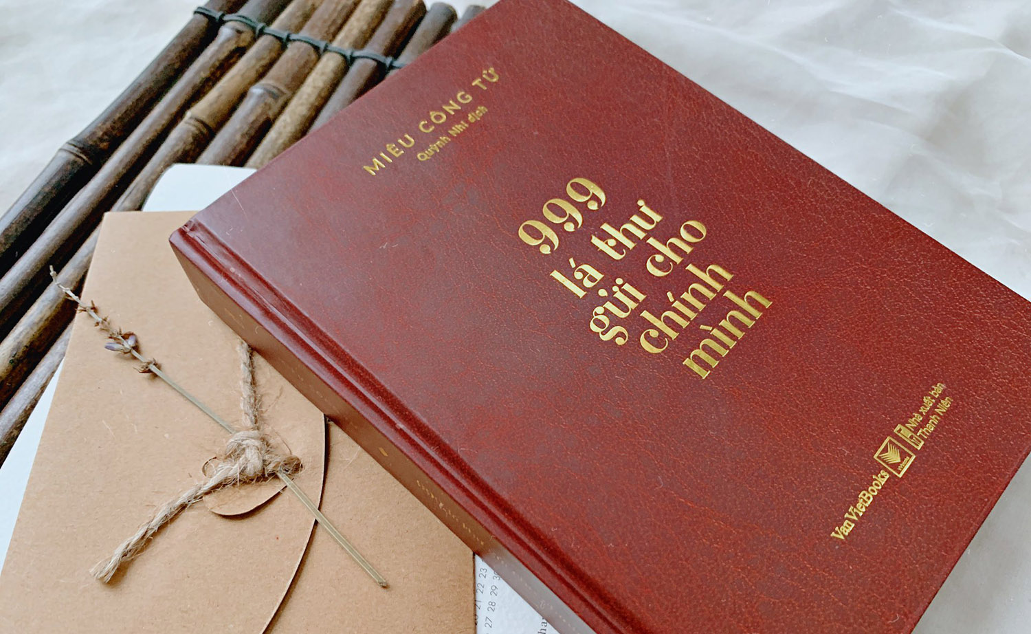 Phiên bản đặc biệt 999 lá thư gửi cho chính mình - Lời thì thầm từ nội tâm của tuổi trẻ