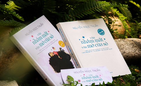 “Vừa nhắm mắt vừa mở cửa sổ” ấn bản đặc biệt có hình động trên bìa sách