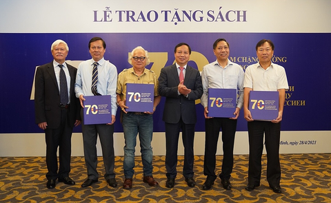 Lễ trao tặng sách - thắt chặt tình hữu nghị hai nước Việt Nam - Nga