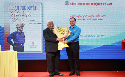 Ra mắt cuốn sách