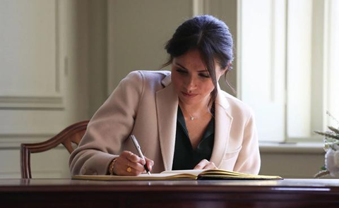 Meghan ra sách mới nhưng phần tên tác giả lại gây nhiều tranh cãi