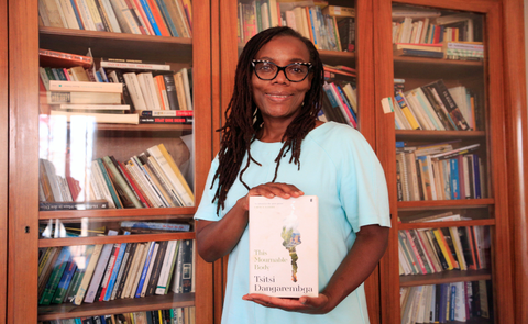 Tiểu thuyết gia người Zimbabwe - Dangarembga đoạt giải PEN Pinter năm 2021