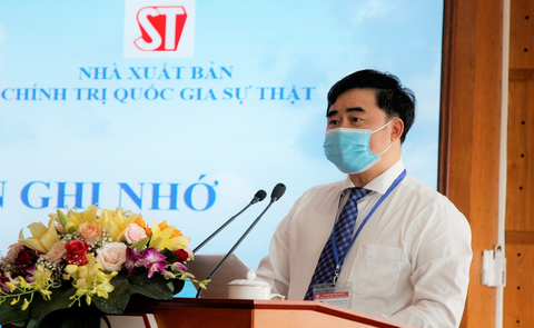 Nhà xuất bản Chính trị quốc gia Sự thật hợp tác làm sách về biển đảo