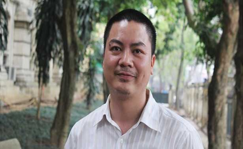 Nhà thơ Nguyễn Quang Hưng: 