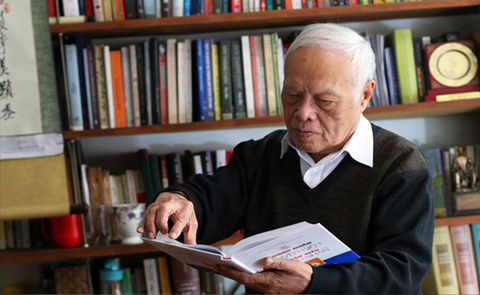 Giáo sư Phong Lê viết về 90 tên tuổi lớn của làng văn nghệ