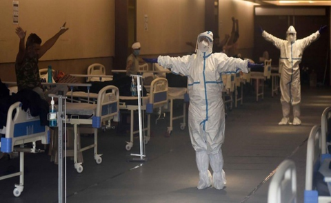 80 bác sĩ ở Ấn Độ viết cuốn sách về Covid-19